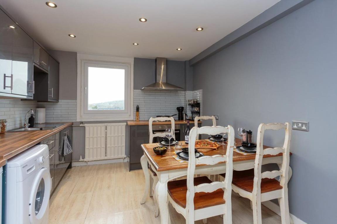 Gorgeous 3-Bed Flat, 15 Minutes To City Centre Edinburgh Kültér fotó