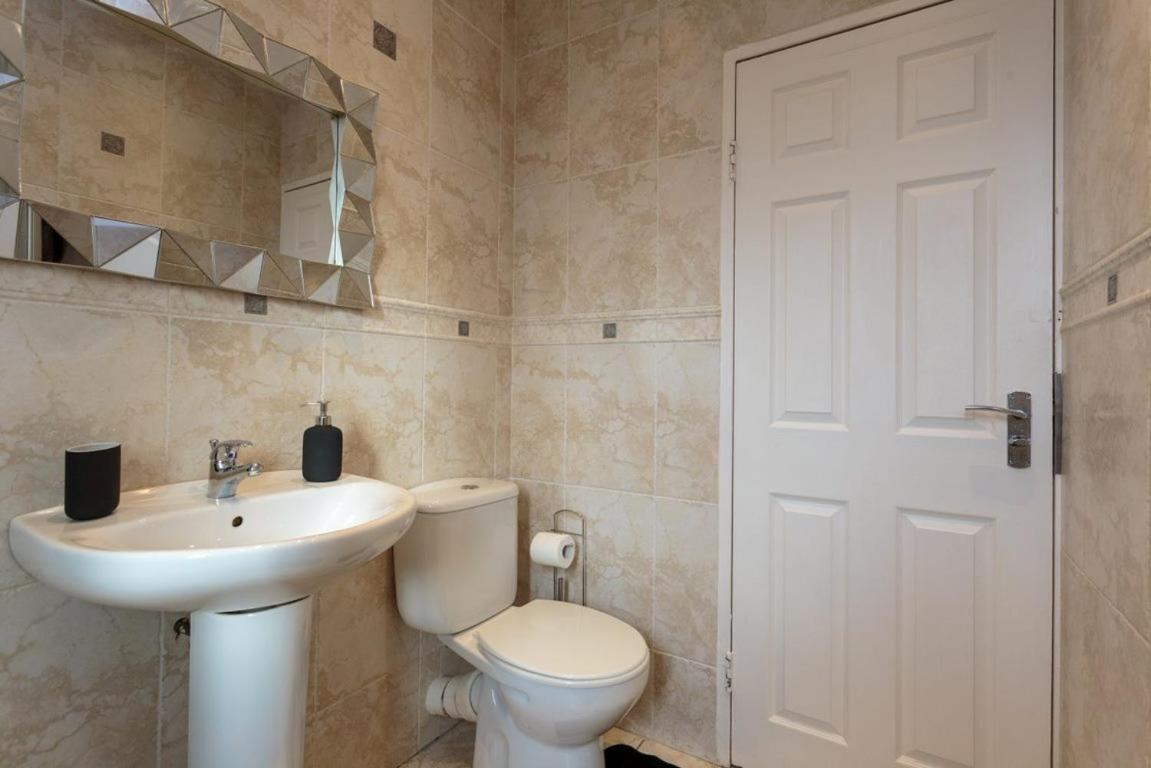 Gorgeous 3-Bed Flat, 15 Minutes To City Centre Edinburgh Kültér fotó