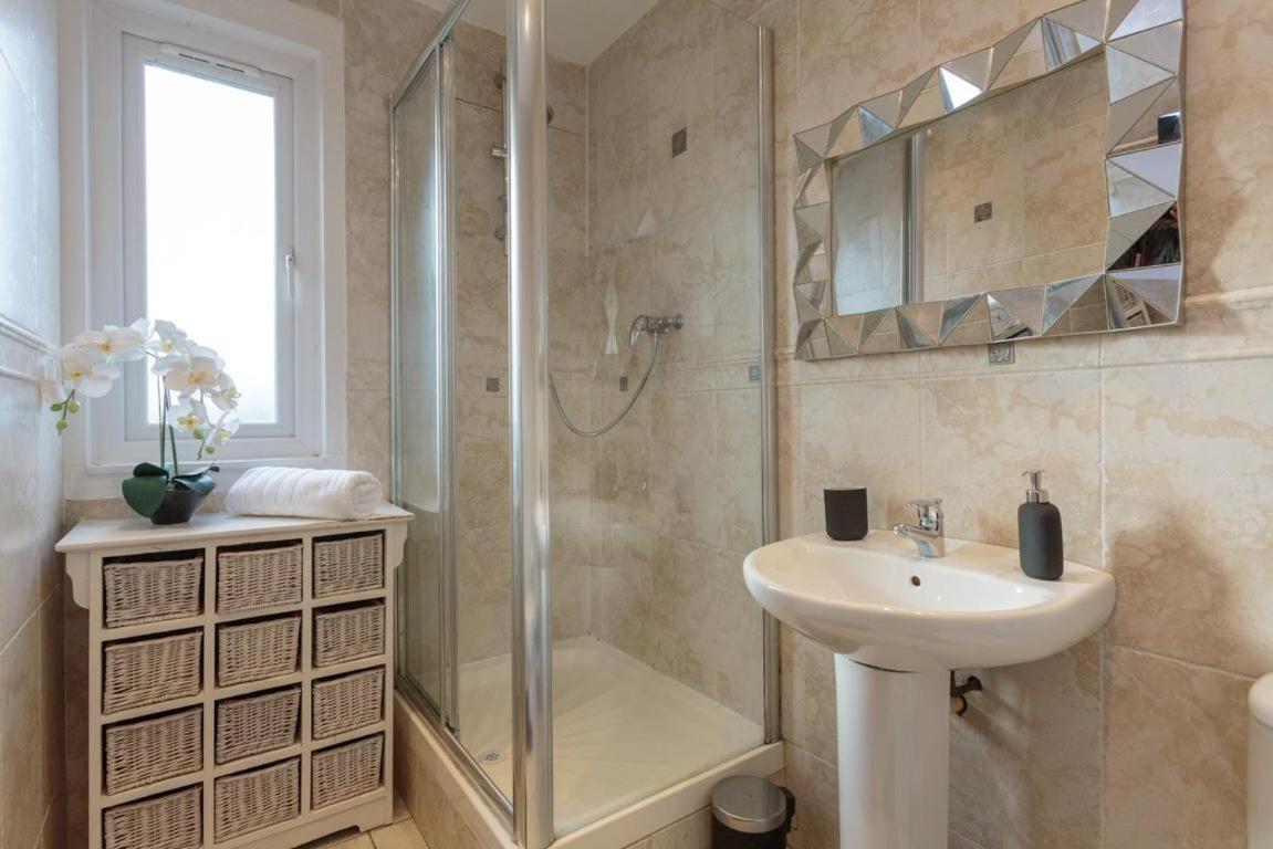 Gorgeous 3-Bed Flat, 15 Minutes To City Centre Edinburgh Kültér fotó
